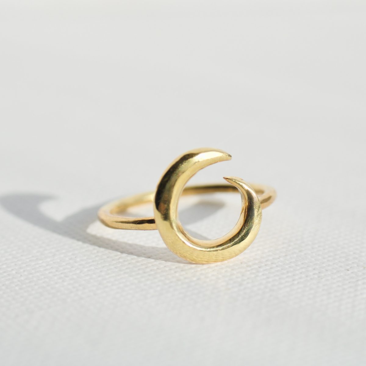 Selene dainty curve gold ring