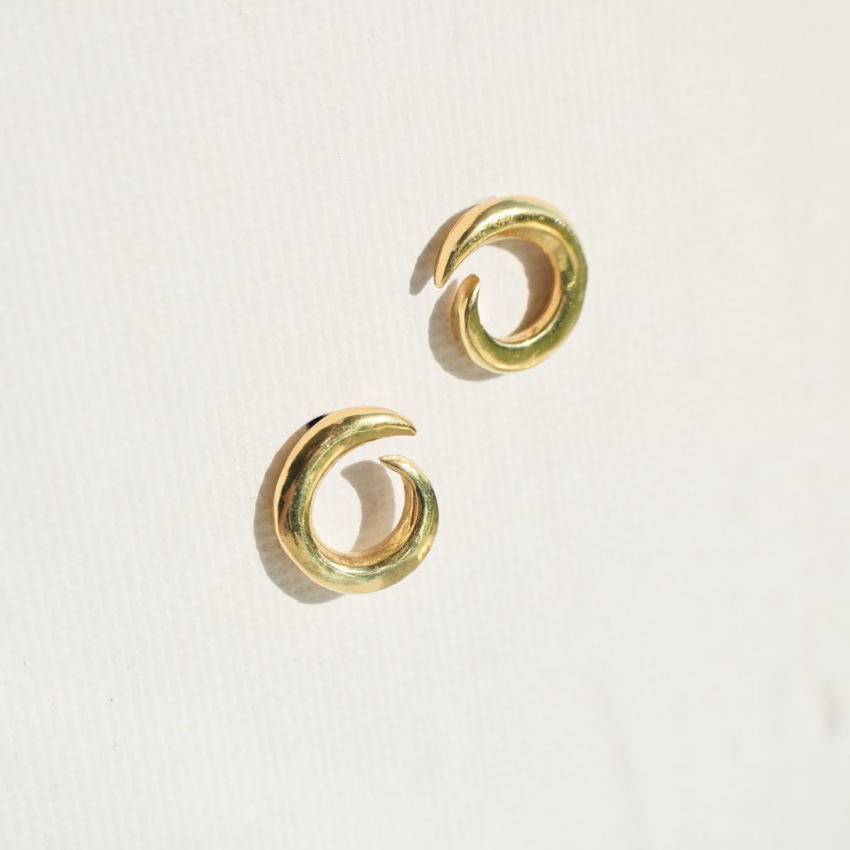 Selene dainty curve gold earrings